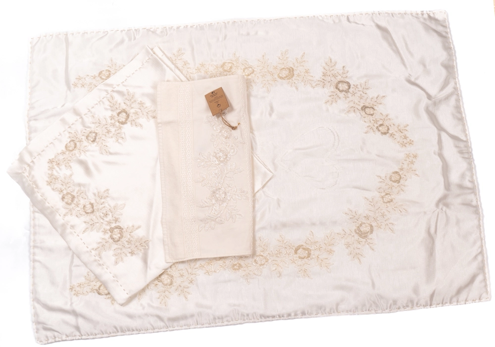 Çeyizlik Seccade Ekru Harem Kumaş Üzerine Güpür Çalışması