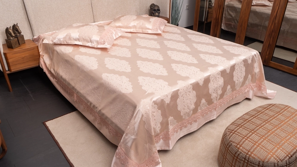 El Yapımı Şönil Kumaştan Güpürlü Pike - Görsel 3