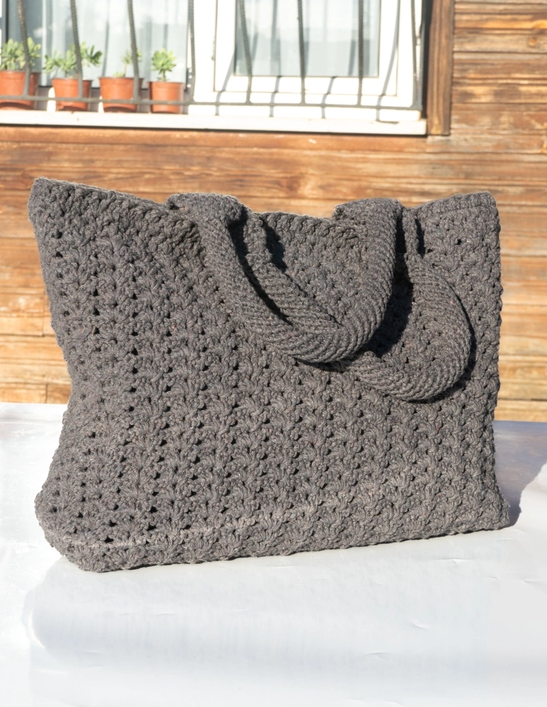 Füme rengi astarlı kol çantası