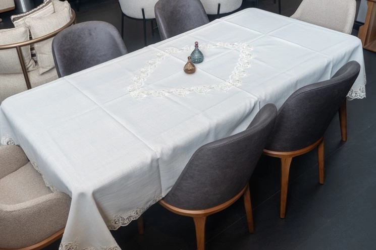 Gardenya Kumaştan Fransız Güpürlü Masa Örtüsü
