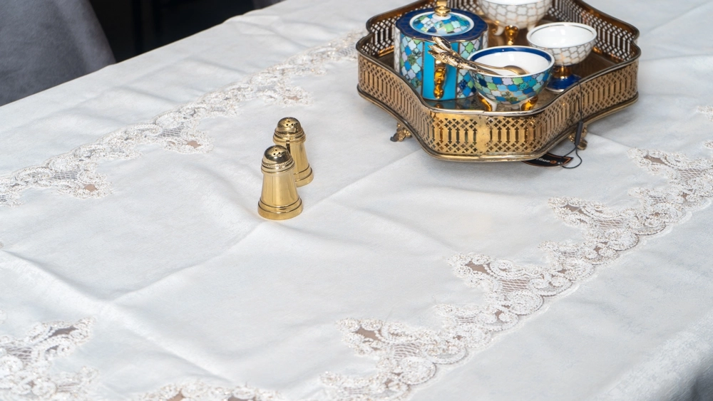 Güpürlü Gardenya Kumaştan Masa Örtüsü - Görsel 3