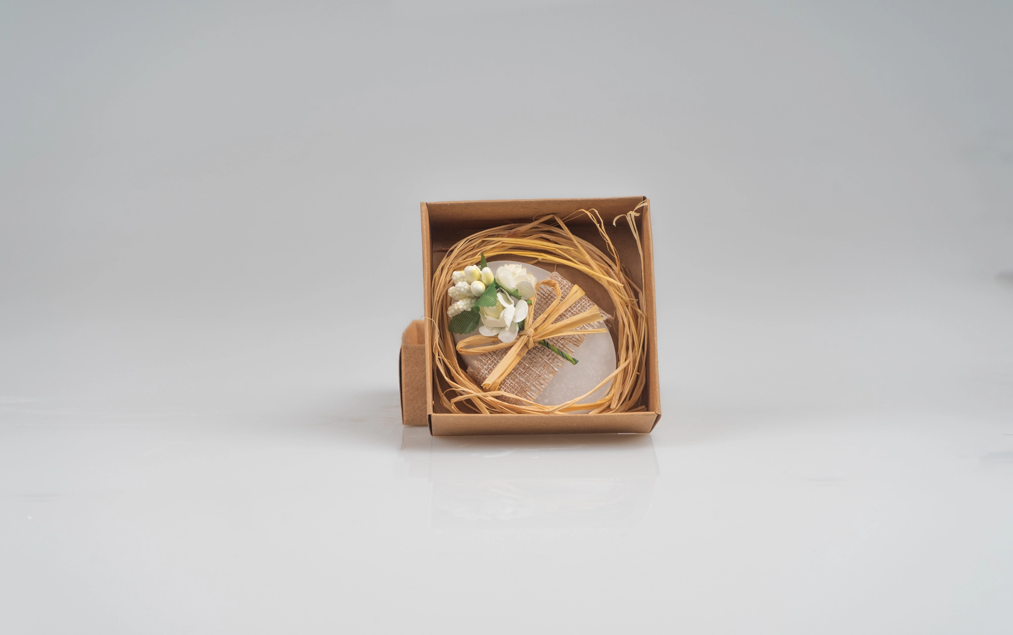 HEDİYELİK BEYAZ ÇİÇEKLİ KUTULU SABUN (10LU) - Görsel 3