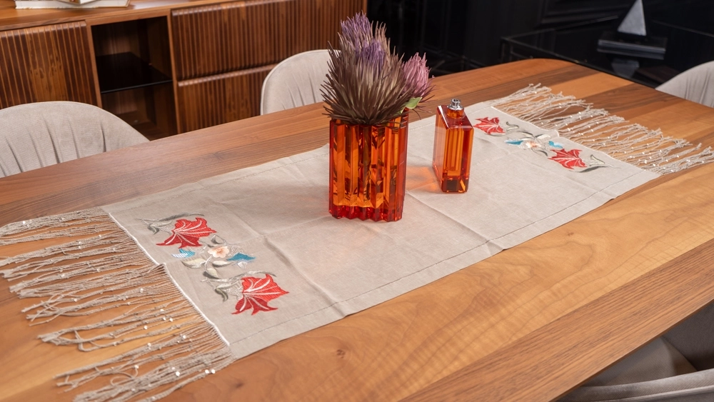 İsveç Keteni Üzerine Elde Nakış Çalışılmış Runner - Görsel 3