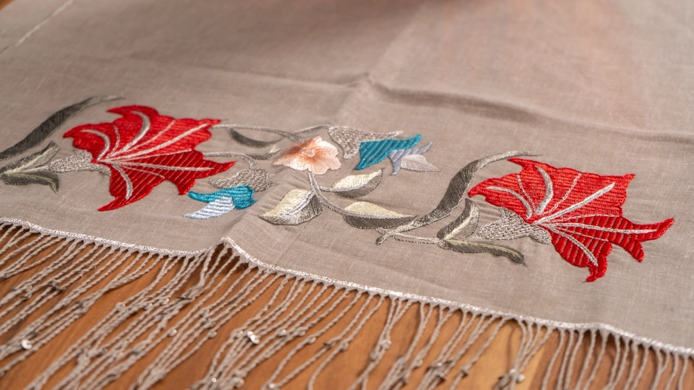 İsveç Keteni Üzerine Elde Nakış Çalışılmış Runner - Görsel 4