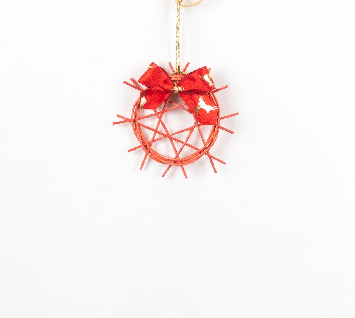 kırmızı çam ağacı süsü