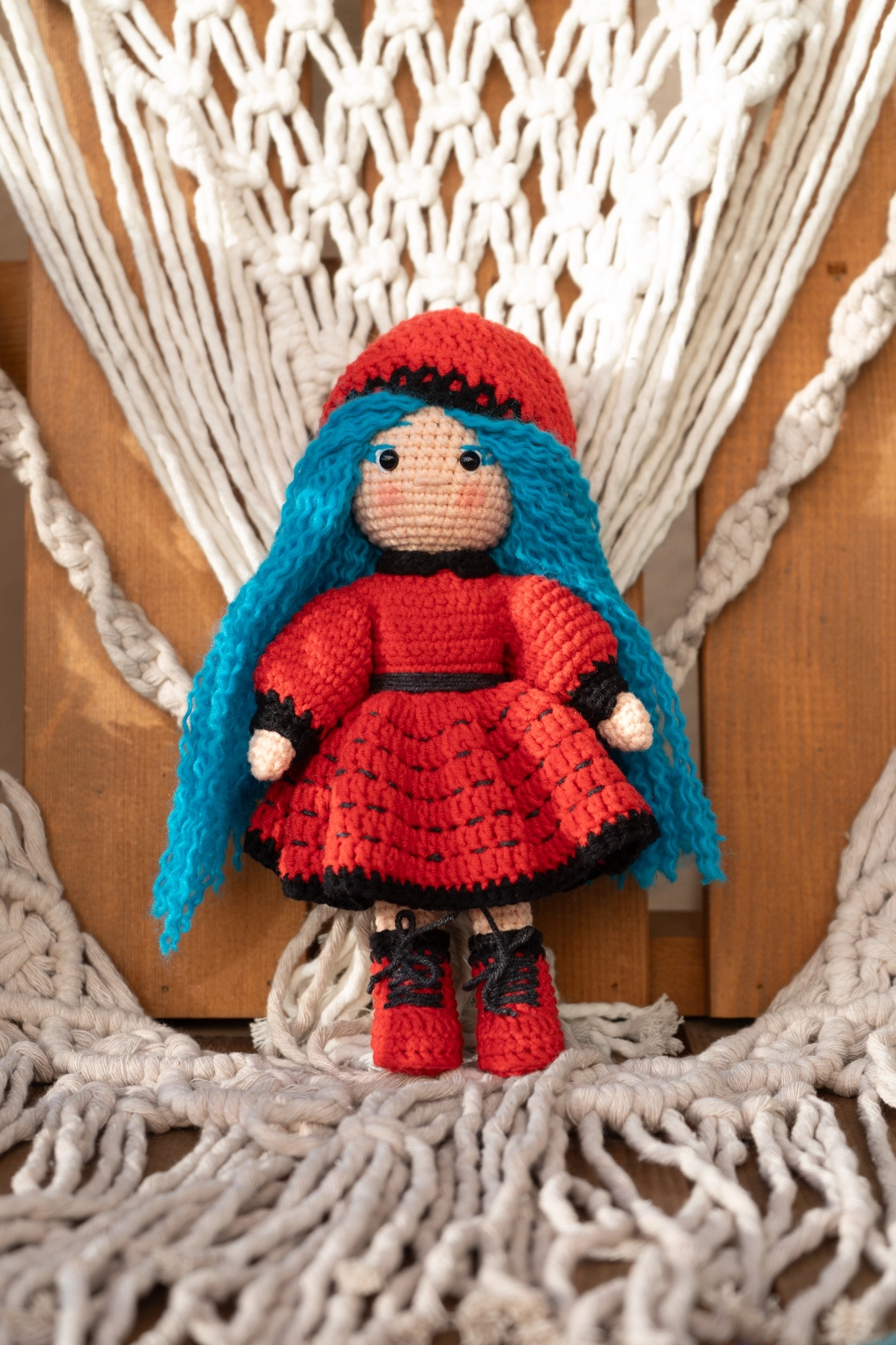 Loncadan İlbike Bebek Amigurumi Organik Tığ Örgü Oyuncak (22 cm)