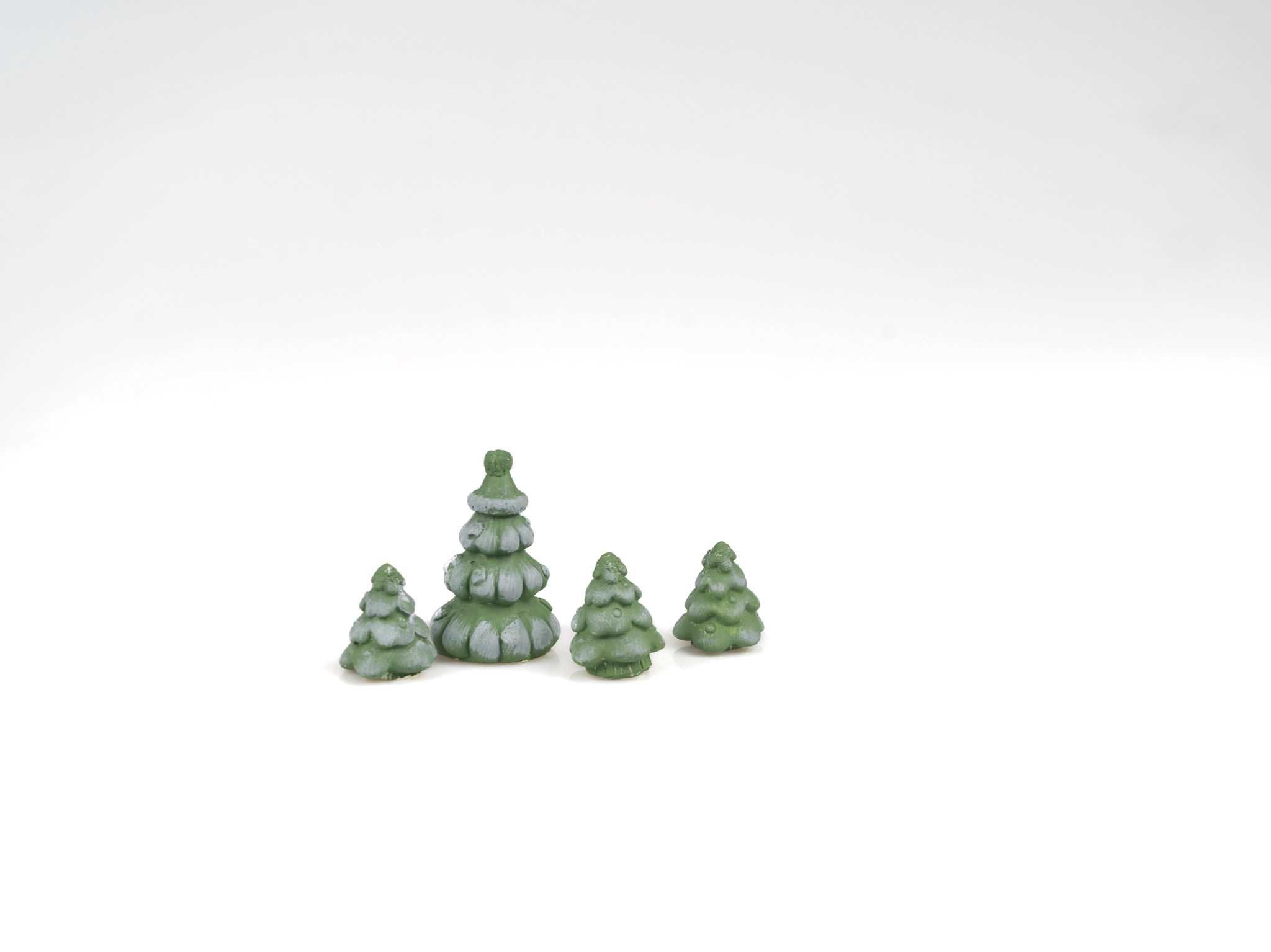 Minyatür 4 Parçadan Oluşan Dekoratif Çam Ağacı Figürü