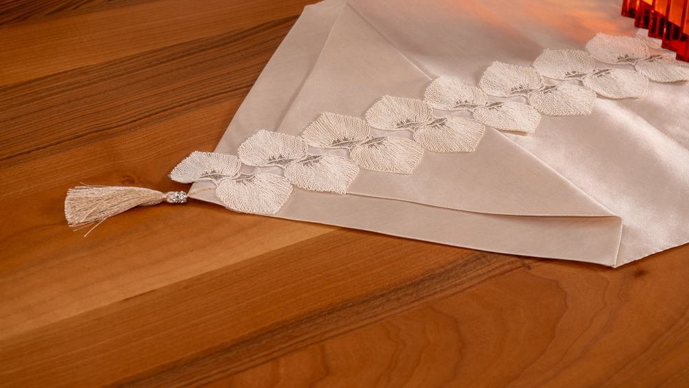 Osmanlı İpeği Üzerine Dantelli Çift Kat Runner - Görsel 3