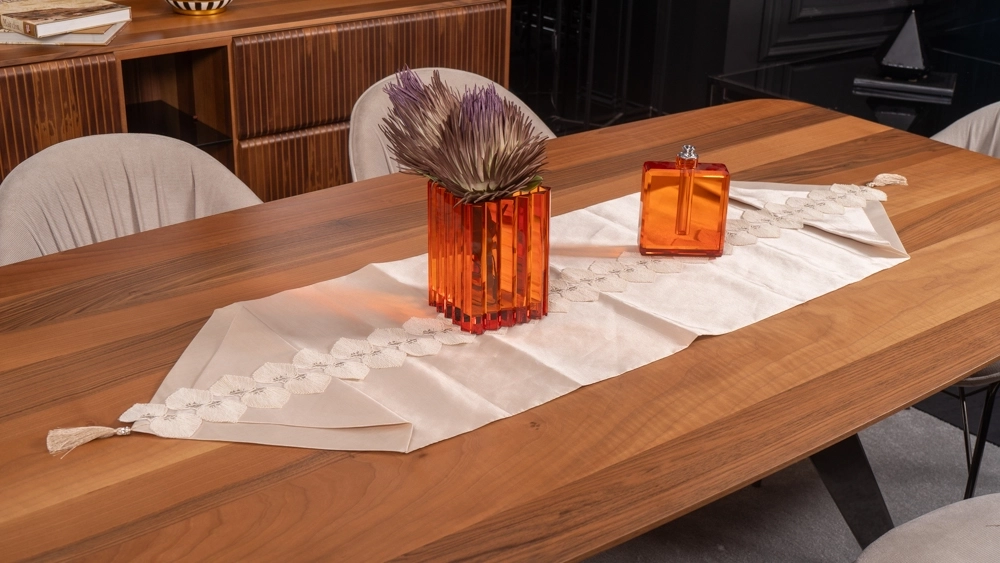 Osmanlı İpeği Üzerine Dantelli Çift Kat Runner