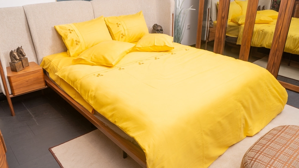 Pamuk Saten Sarı Nakışlı Çift Kişilik Nevresim Takımı