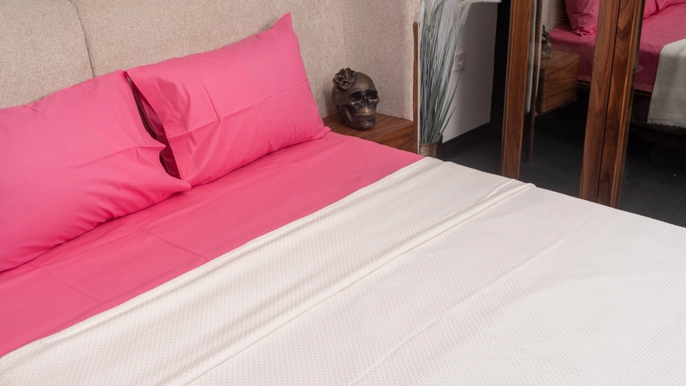 Pamuklu Çift Kişilik Fistolu Beyaz Yatak Örtüsü Pembe Çarşaf Yastık - Görsel 3