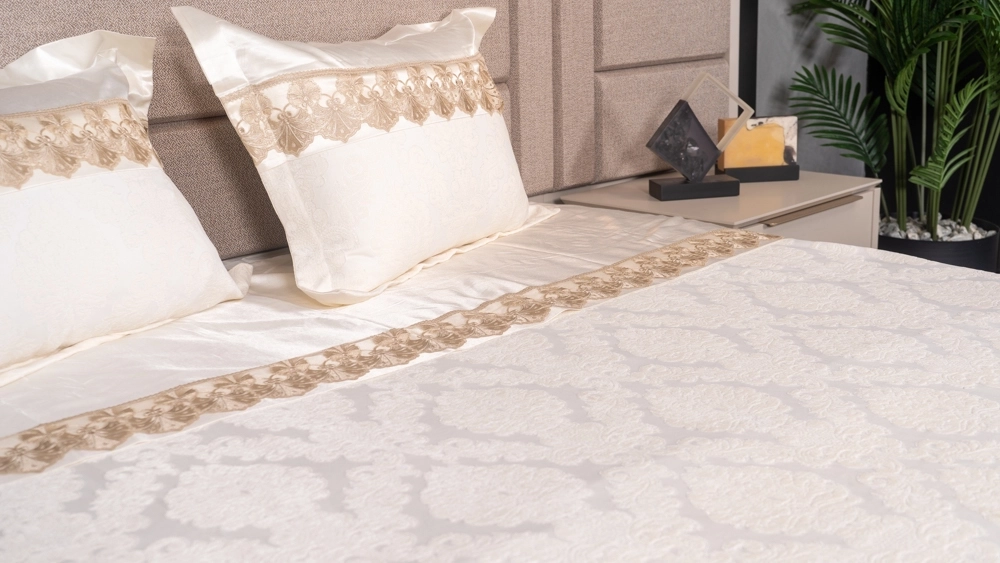 pamuklu gri desenli krem yatak örtüsü - Görsel 3