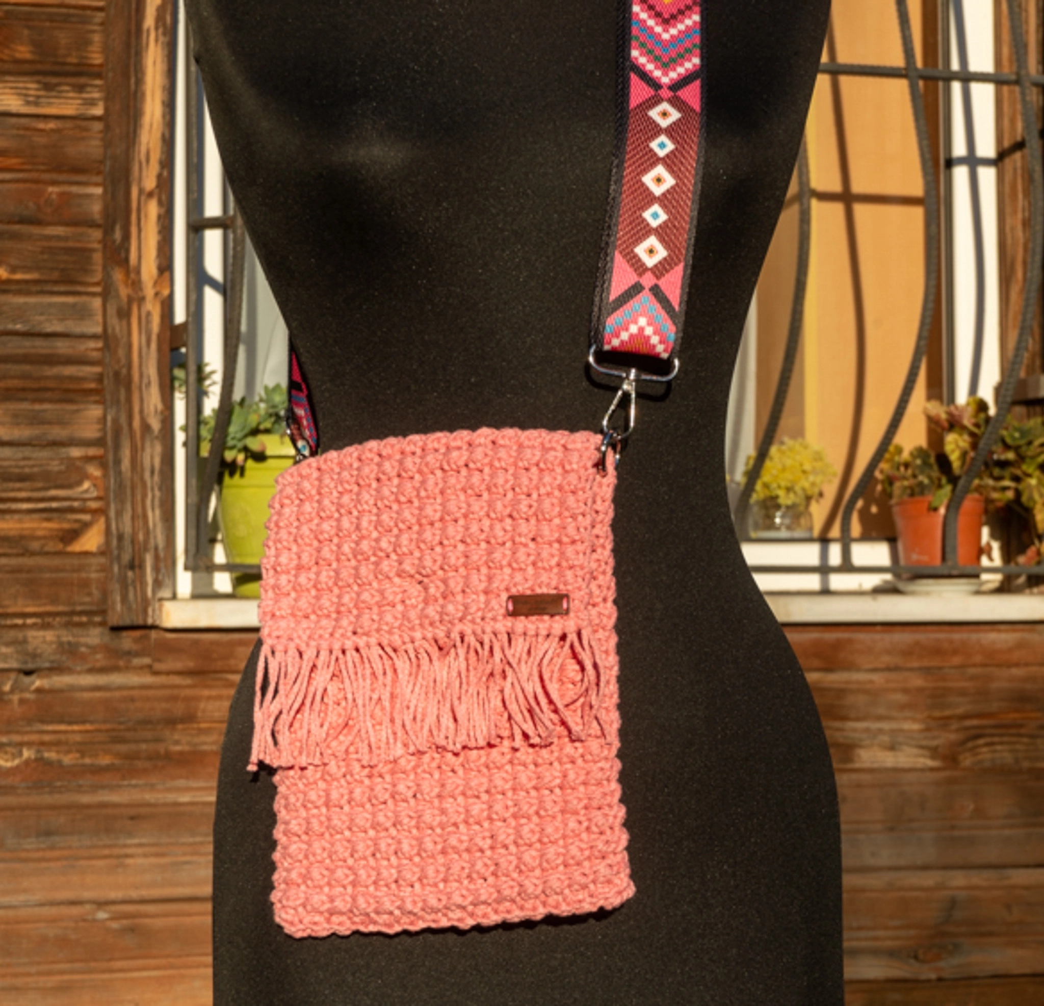 Pembe Makrome Tığ Örgü Boncuk Model Çapraz Çanta