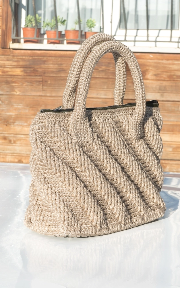 Polyester astarlı fermuarlı kol çantası