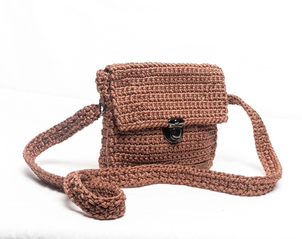 Polyester makrome kahverengi kol çantası