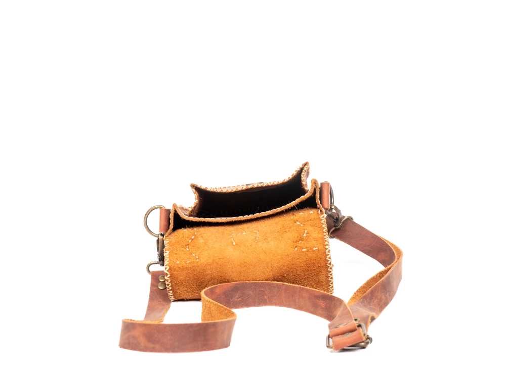 POSTACI MODEL CRAZY DERİ BASKILI ÇAPRAZ ÇANTA