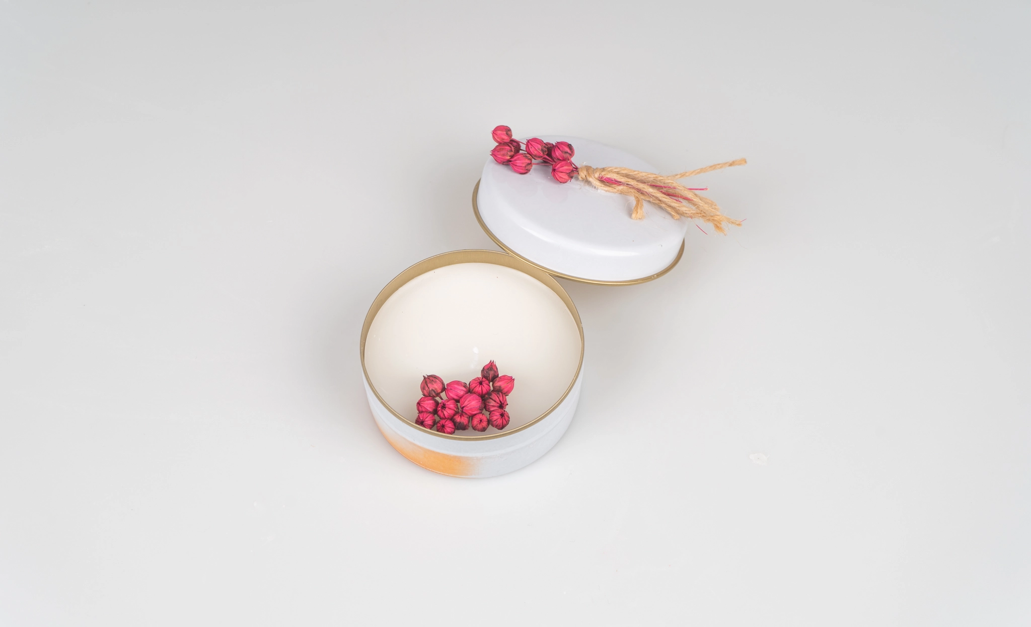 RENKLİ ÇİÇEK SÜSLEMELİ KUTULU SOYA MUMU