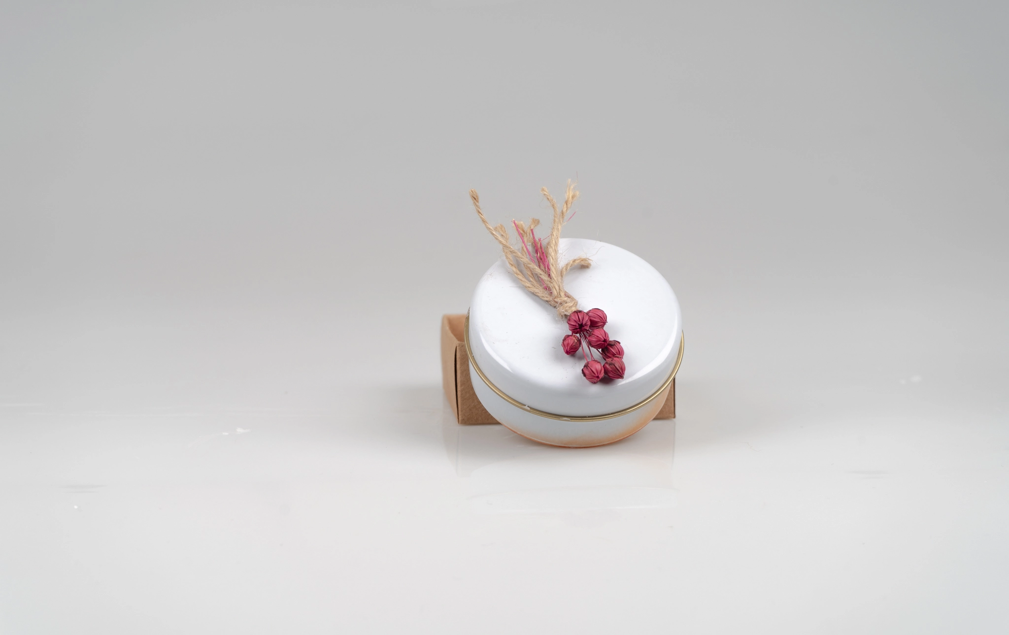 RENKLİ ÇİÇEK SÜSLEMELİ KUTULU SOYA MUMU - Görsel 3