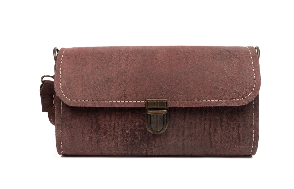 YANLARI MASİF AHŞAP OLAN DOĞAL DANA DERİSİNDEN OMUZ ÇANTASI - Görsel 2